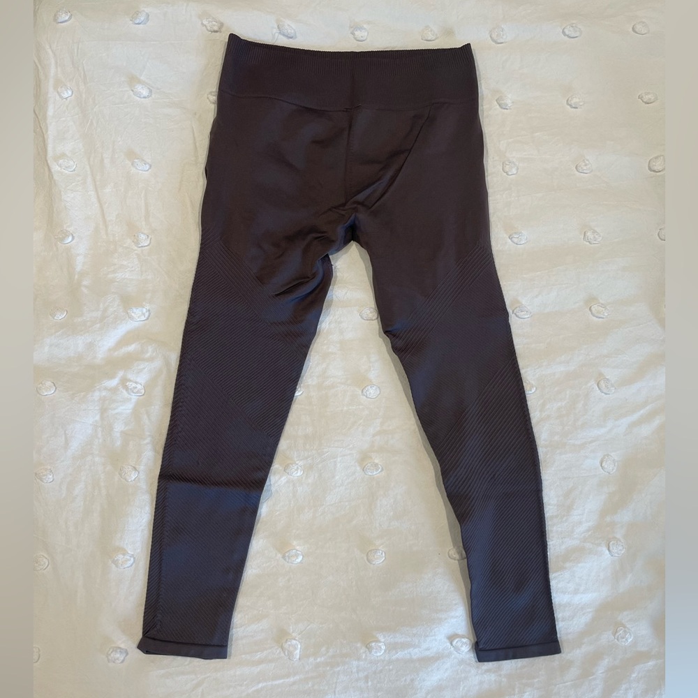 Fabletics Training Ankle Leggings, Faded Gray Plum, size M